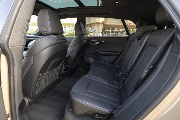 2025 Audi Q8 interior