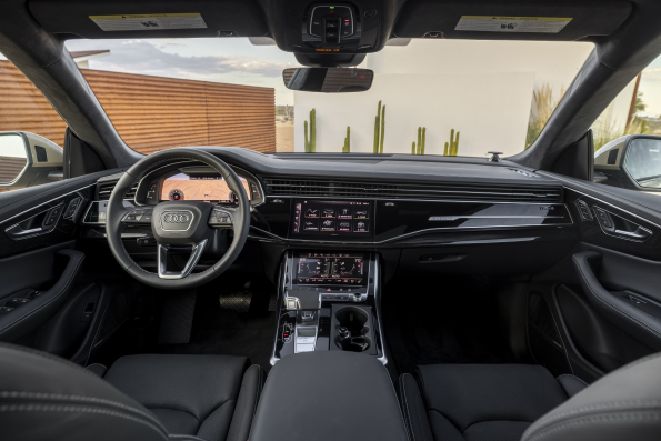 2025 Audi Q8 interior